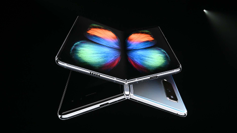 Using clever marketing and imagery, Samsung has worked hard to hide the crease running down the center of the Galaxy Fold’s flexible display.